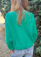 Pull vert à manches longues de la marque Le Vestiaire, vue de face, en tissu doux et confortable.